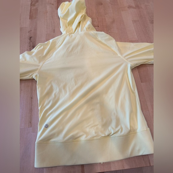 Women Lululemon jacket - Picture 3 of 3